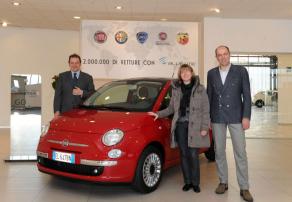Grupa Fiat dostarczyła do Klienta 2-milionowy samochód wyposażony w system Blue&MeTM Grupa Fiat dostarczyła do Klienta 2-milionowy samochód wyposażony w system Blue&MeTM
