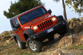 Hit sprzedażowy modeli Wrangler i Grand Cherokee. Hit sprzedażowy modeli Wrangler i Grand Cherokee.