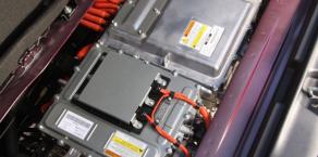 i-MiEV wykorzystuje wysokowydajny, kompaktowy i lekki 67-konny synchroniczny silnik elektryczny i-MiEV wykorzystuje wysokowydajny, kompaktowy i lekki 67-konny synchroniczny silnik elektryczny