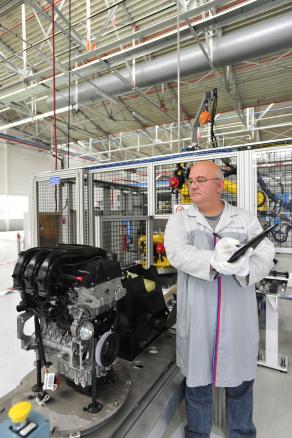 Koncern PSA Peugeot Citroën uruchamia nową linię montażową Koncern PSA Peugeot Citroën uruchamia nową linię montażową