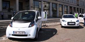 pierwszy na świecie seryjnie produkowany samochód elektryczny Mitsubishi i-MiEV