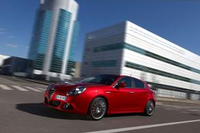 Uma Thurman i Alfa Romeo Giulietta – nowa odsłona reklamy promującej kredyt 5 lat 0%.